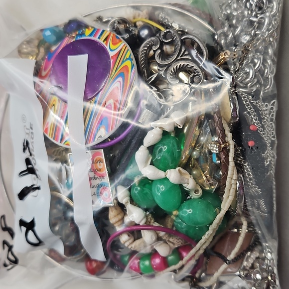2.2 Pounds Mixed Jewelry Lot Craft Repurpose Wearable Items Resale Junk Jewelry - Picture 2 of 4
